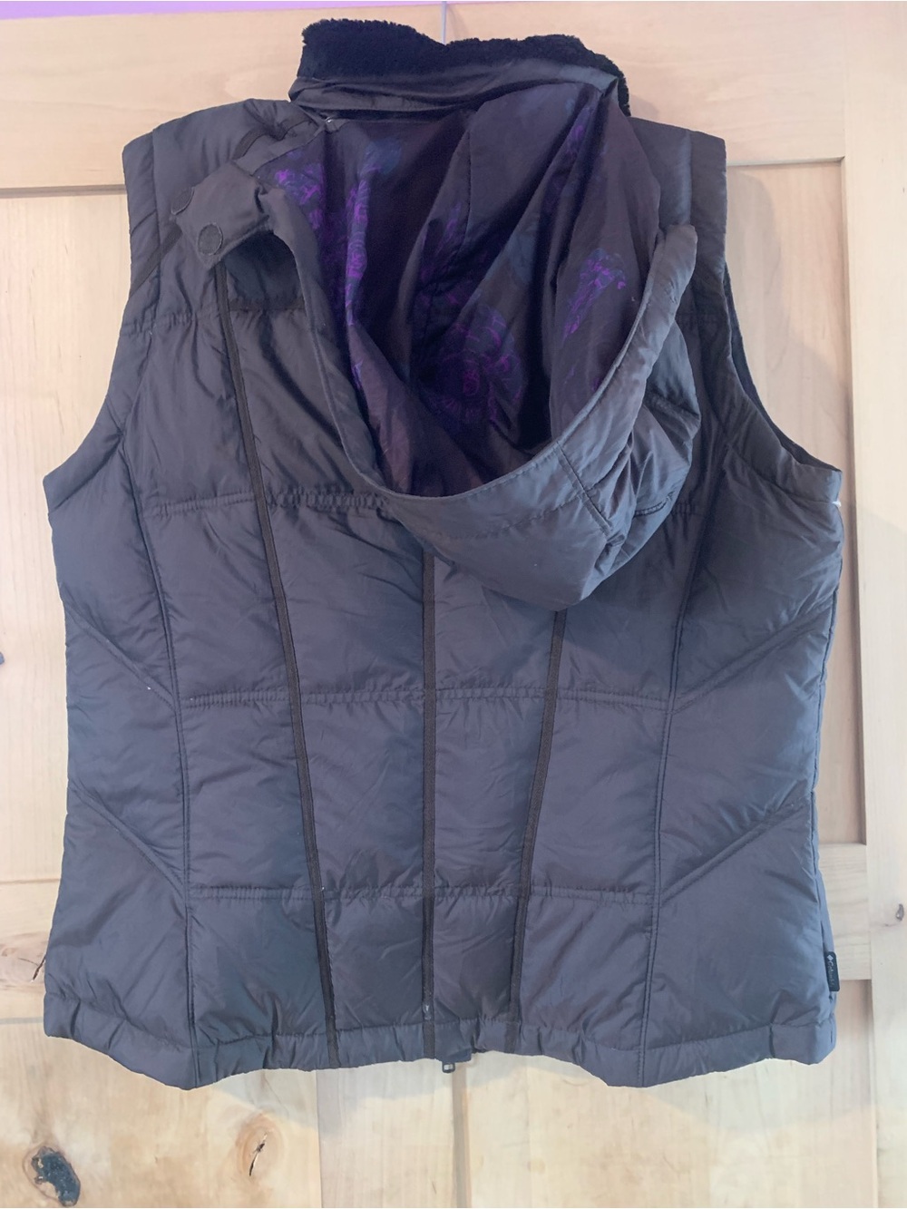 Women’s Columbia Gray/Brown Quilted Puffer Vest with Faux Fur Collar - Picture 2 of 12